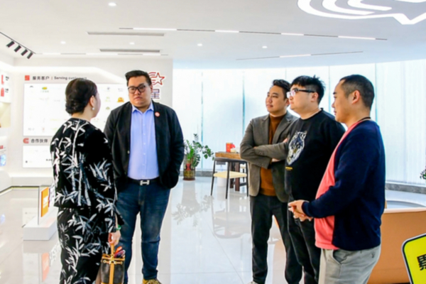 欢迎香港餐饮行业协会会长陈嘉华教授一行莅临星辰文创中心参观指导！